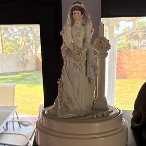 Mrs Albee Bride Figurine in White and Pink.